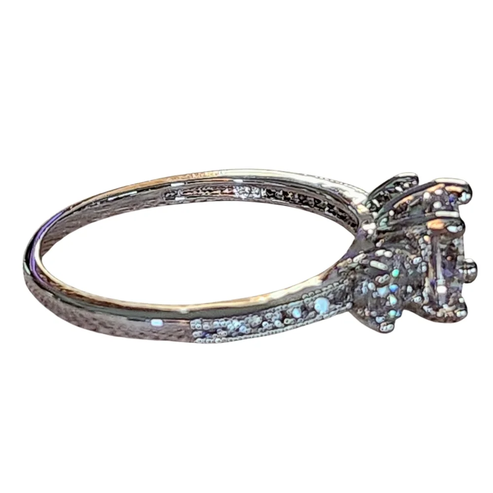💍NEW & BEAUTIFUL💍 Three Stone Round CZ Engagement Ring Silver Tone Pave Size 9